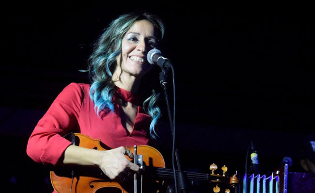  Chiara Giacobbe, la ragazza con il violino che canta le donne