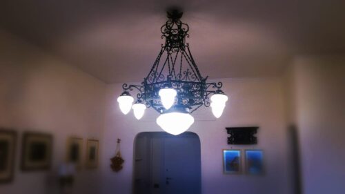  Storia di un lampadario che ha vissuto tante vite