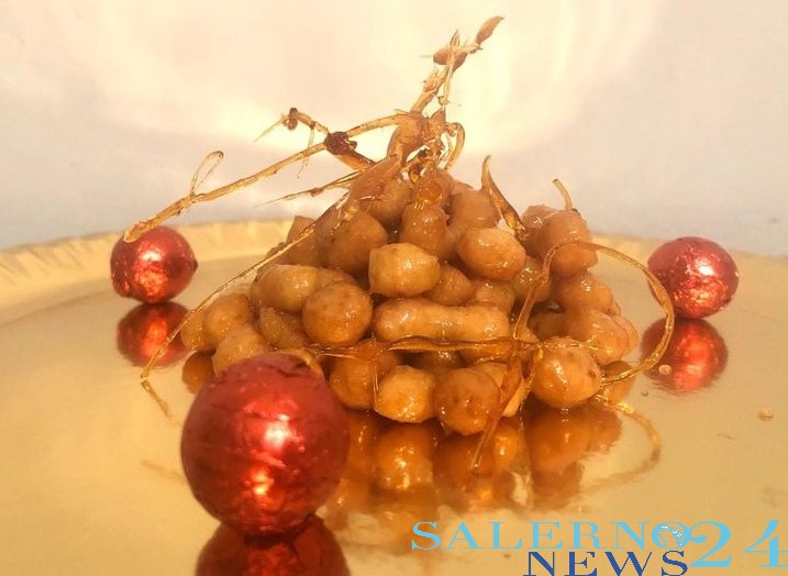  La Ricetta del Venerdì: Struffoli, color oro, confettini e frutta candita