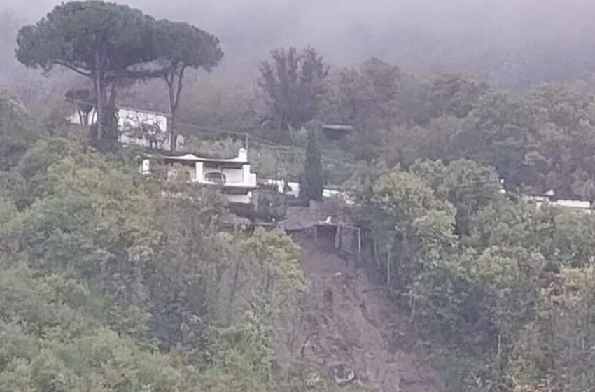  Ischia: 100 anni di frane, il fango giunge in Piazza Anna De Felice, altra vittima di frana.