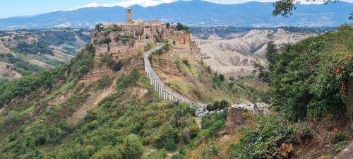  Civita di Bagnoregio: un borgo incantato sospeso nel tempo