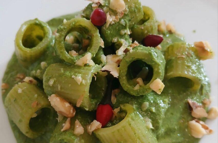  La Ricetta del Venerdì: mezze-maniche-con-pesto-di-cavolo-nero-e-noci